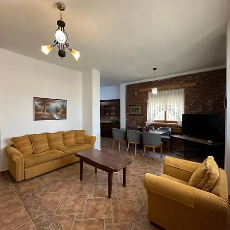 Sosana Alloggio in famiglia Qeparo