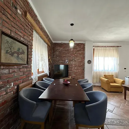 Sosana Homestay Qeparo
